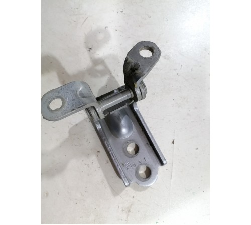 Петля двери задняя правая