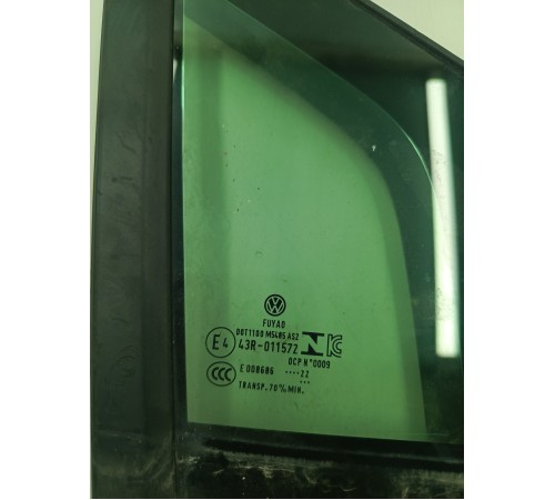 Глухое стекло форточка переднее правое