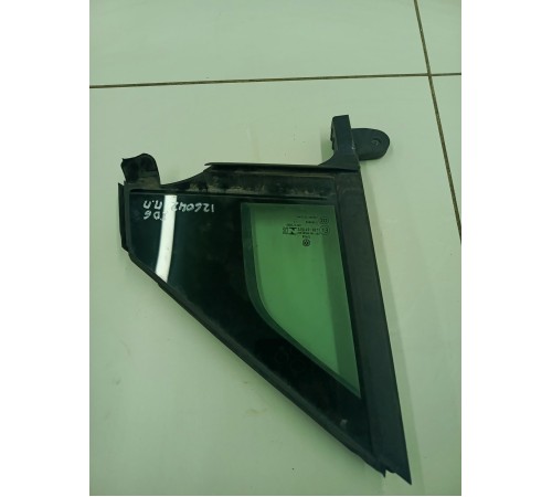 Глухое стекло форточка переднее правое