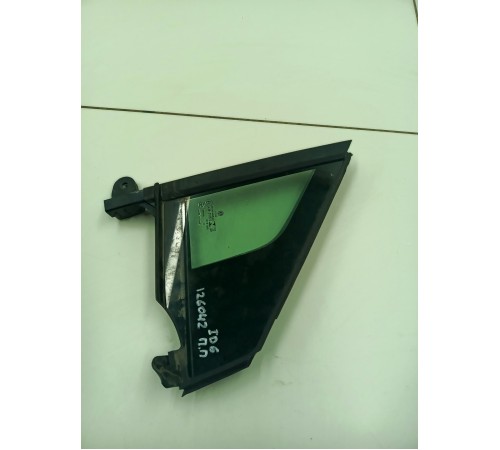 Глухое стекло форточка переднее правое