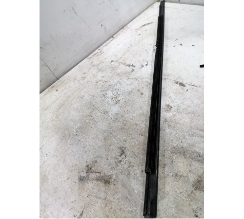 Уплотнитель стекла передний правый внешний