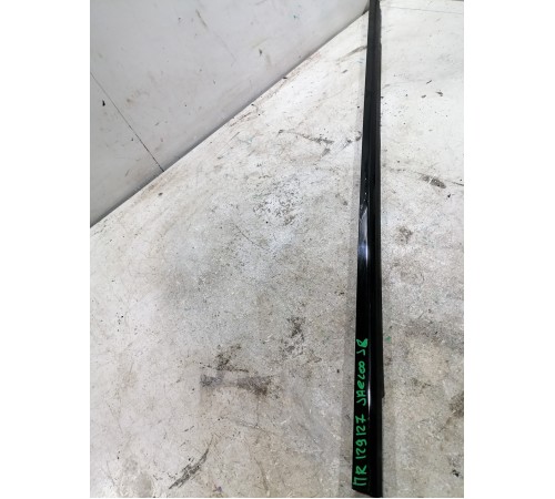 Уплотнитель стекла передний правый внешний