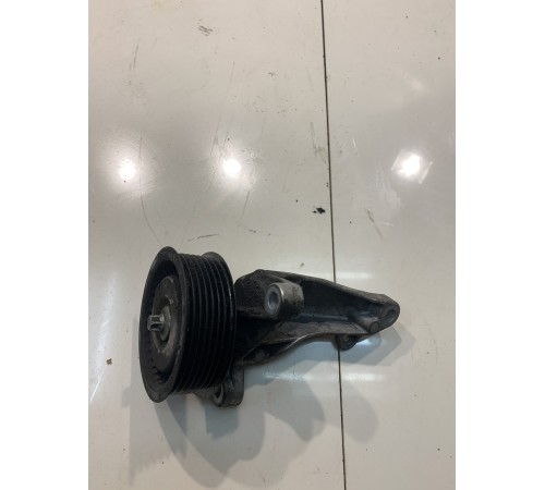 Ролик-натяжитель с кронштейном