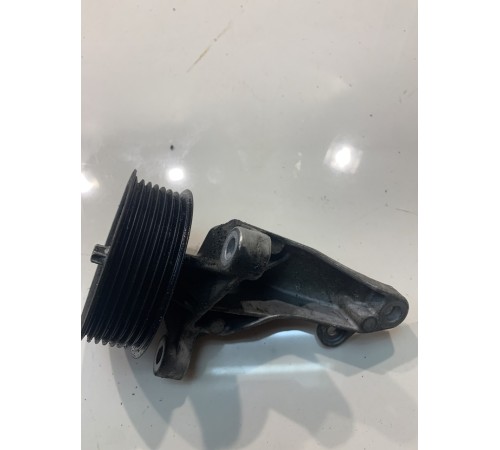 Ролик-натяжитель с кронштейном