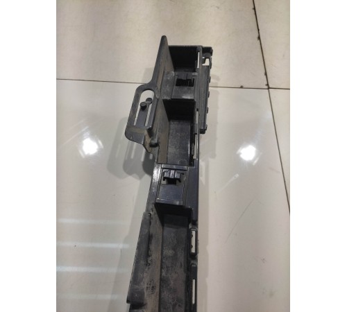 Кронштейн накладки на порог (наружней) задний правый