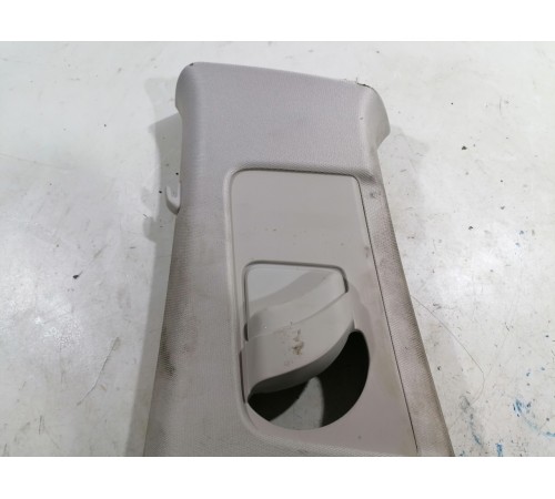 Накладка центральной стойки левая