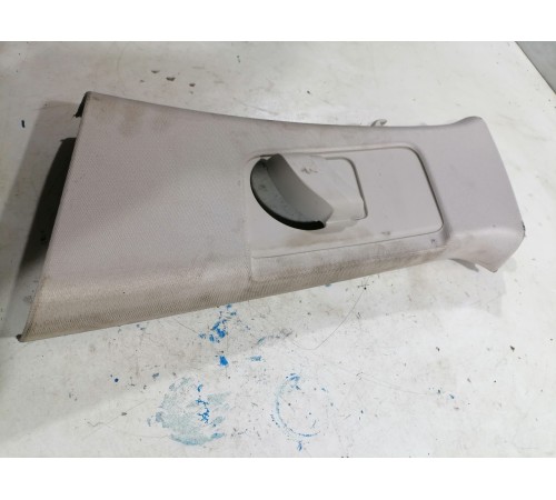 Накладка центральной стойки левая