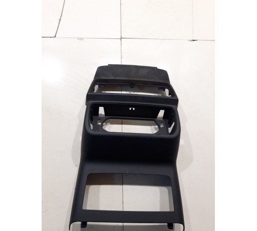 Накладка центральной консоли (задняя)