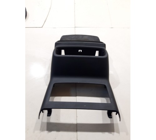 Накладка центральной консоли (задняя)