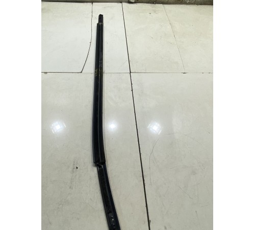 Уплотнитель стекла (задний правый наружный)