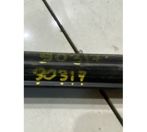 Уплотнитель стекла (задний правый наружный)