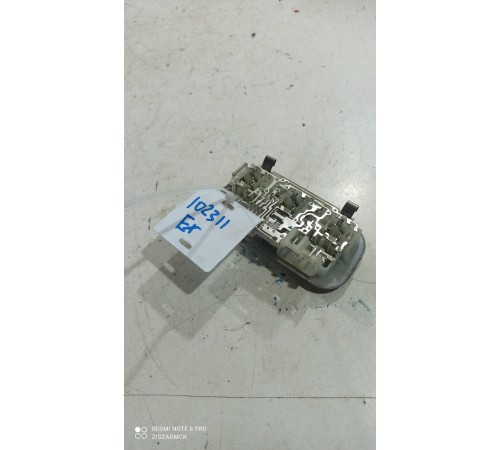 Плафон внутреннего освещения салона центральный