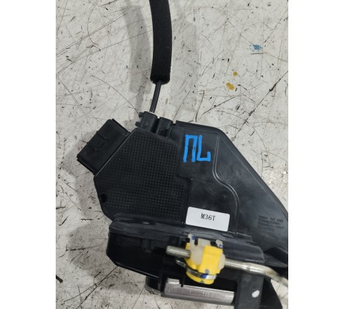 Замок двери передний левый