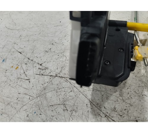 Замок двери передний левый