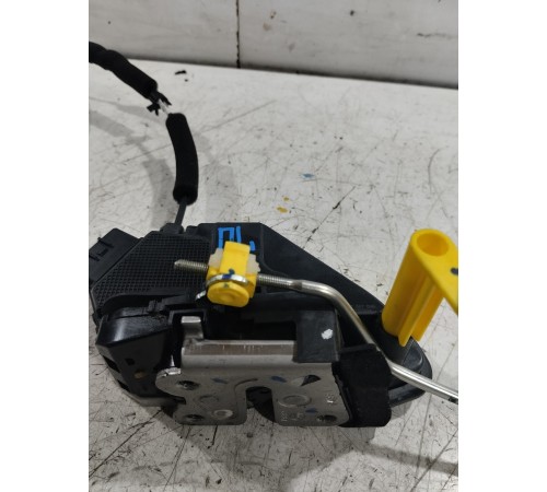 Замок двери передний левый