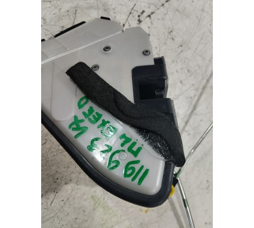 Замок двери передний левый