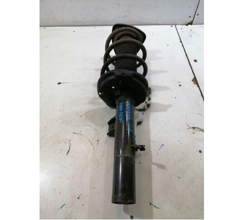Амортизатор подвески передний правый в сборе