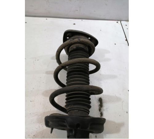 Амортизатор подвески передний правый в сборе