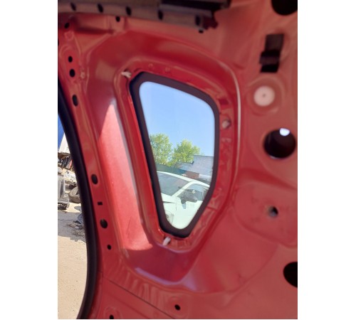 Глухое стекло заднее правое