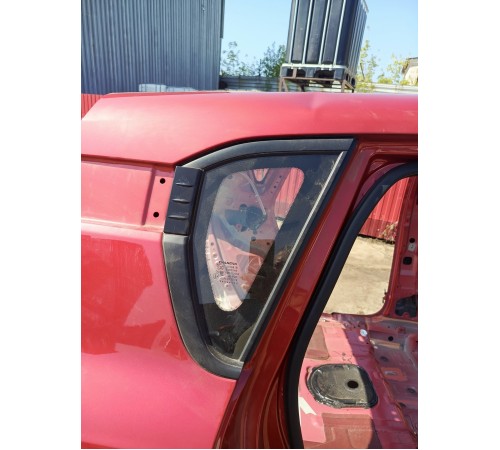 Глухое стекло заднее правое