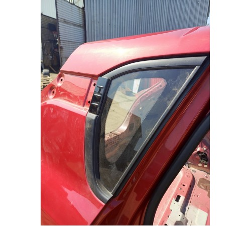 Глухое стекло заднее правое