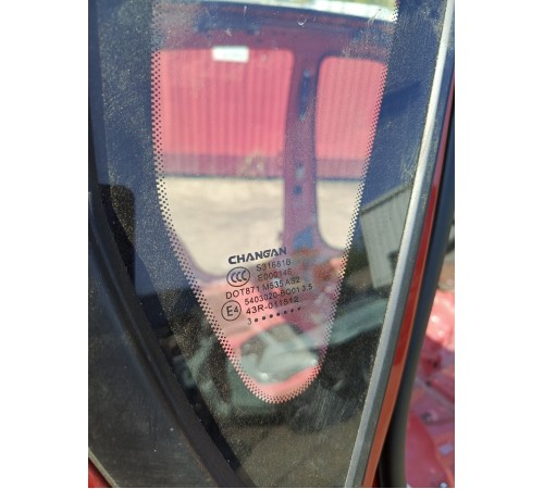 Глухое стекло заднее правое