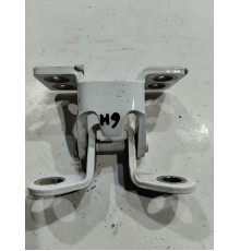 Петля двери багажника