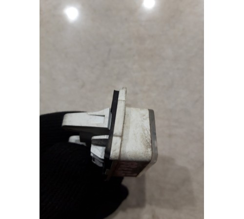 Плафон подсветки номера левый