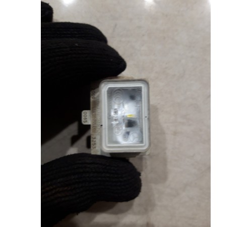 Плафон подсветки номера левый