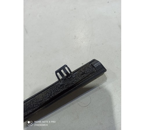 Уплотнитель стекла (передний левый наружный)