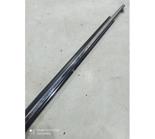 Уплотнитель стекла (передний левый наружный)