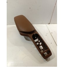 Подлокотник центральной консоли