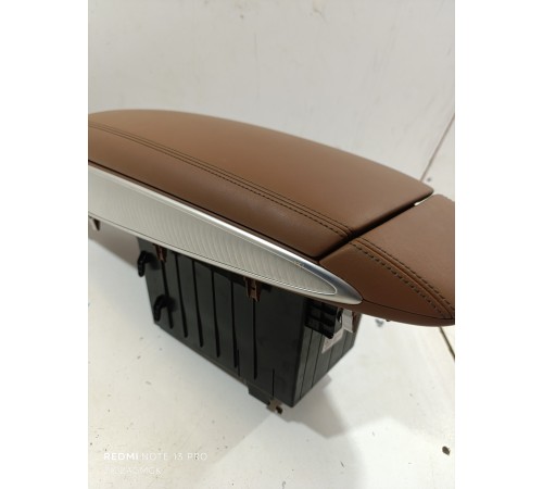 Подлокотник центральной консоли