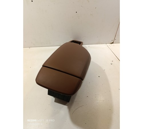 Подлокотник центральной консоли