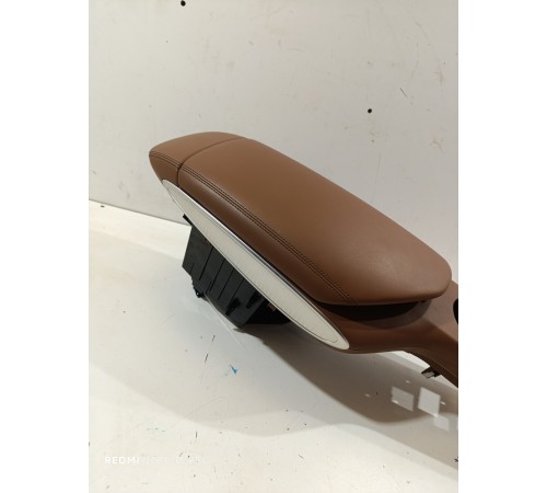 Подлокотник центральной консоли