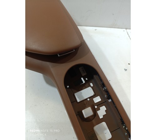 Подлокотник центральной консоли