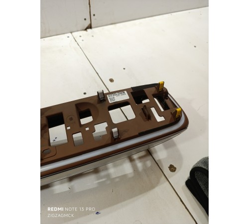 Подлокотник центральной консоли