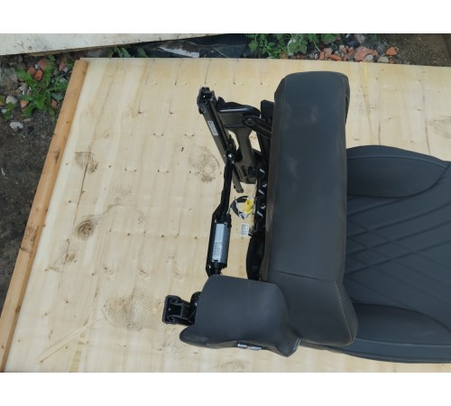 Сиденье переднее левое