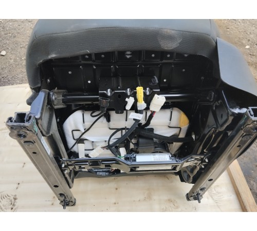 Сиденье переднее левое