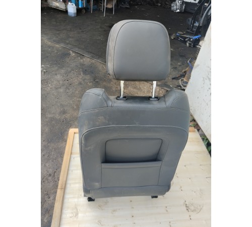 Сиденье переднее левое