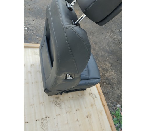 Сиденье переднее левое