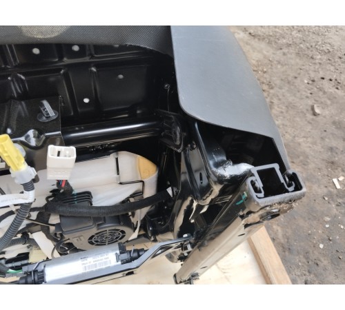 Сиденье переднее левое