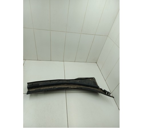 Жабо лобового стекла правое