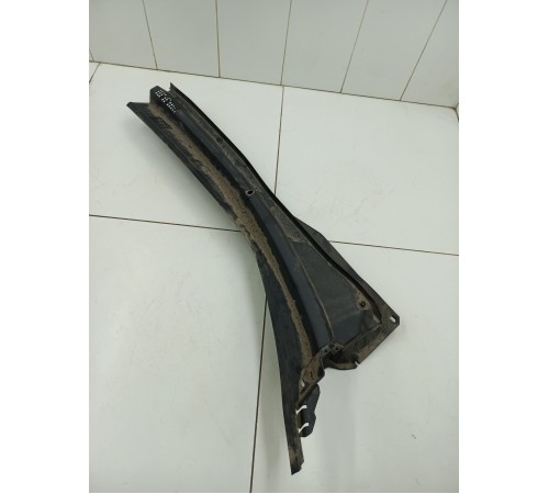 Жабо лобового стекла правое