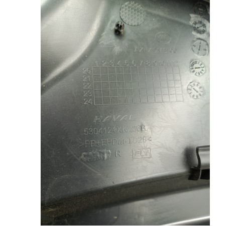 Жабо лобового стекла правое