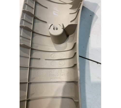 Обшивка передней стойки (правая)