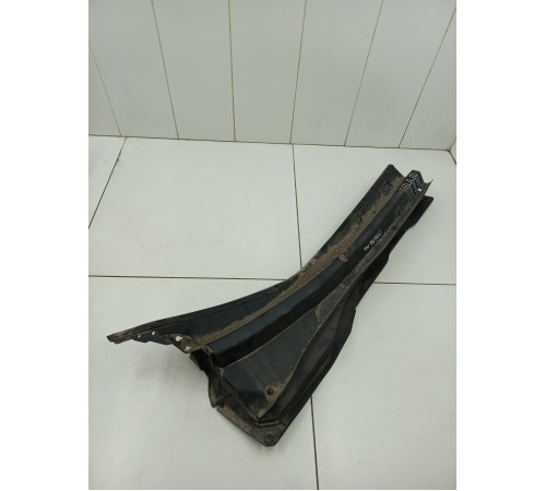 Жабо лобового стекла правое