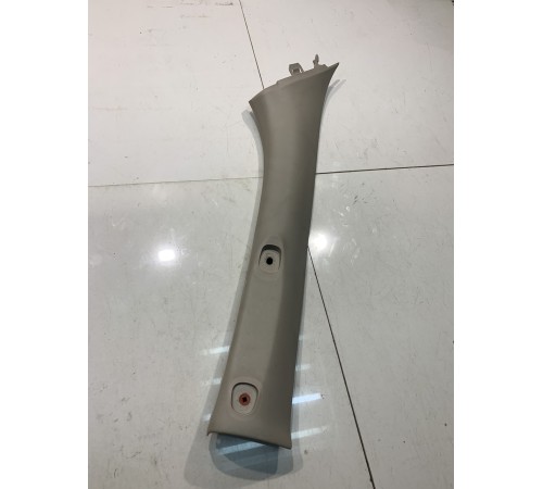 Обшивка передней стойки (правая)