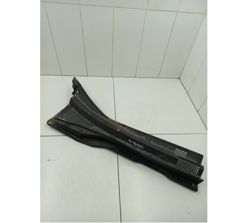 Жабо лобового стекла правое