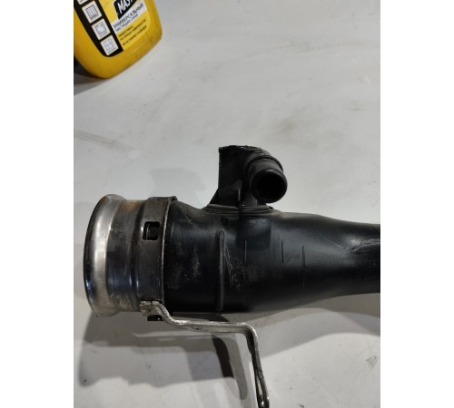 Горловина топливного бака